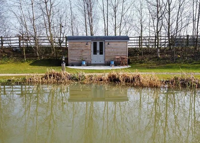 Luxury Shepherds Hut - The Sweet Pea By The Kemping *