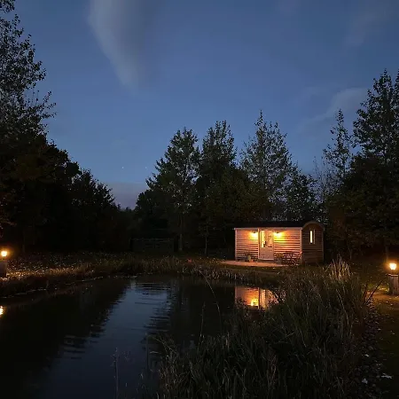 Campsite Luxury Shepherds Hut - The Sweet Pea By The York