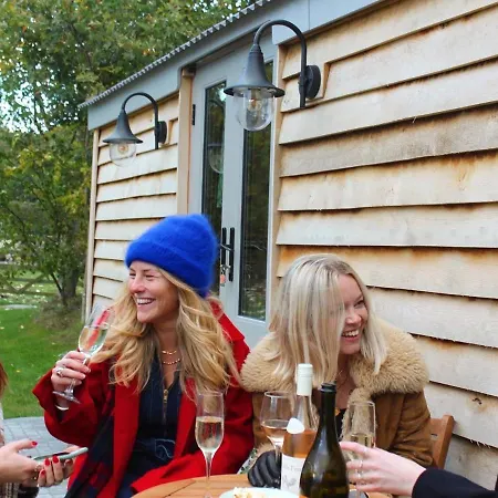 Campsite Luxury Shepherds Hut - The Sweet Pea By The *