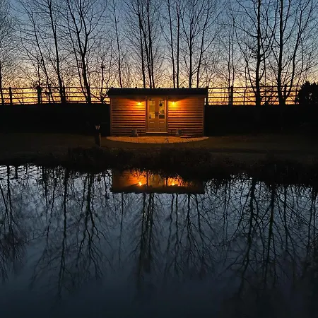 Luxury Shepherds Hut - The Sweet Pea By The York