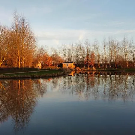 Campsite Luxury Shepherds Hut - The Sweet Pea By The