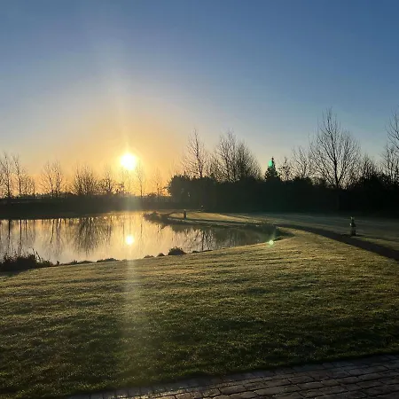 Luxury Shepherds Hut - The Sweet Pea By The Camping York